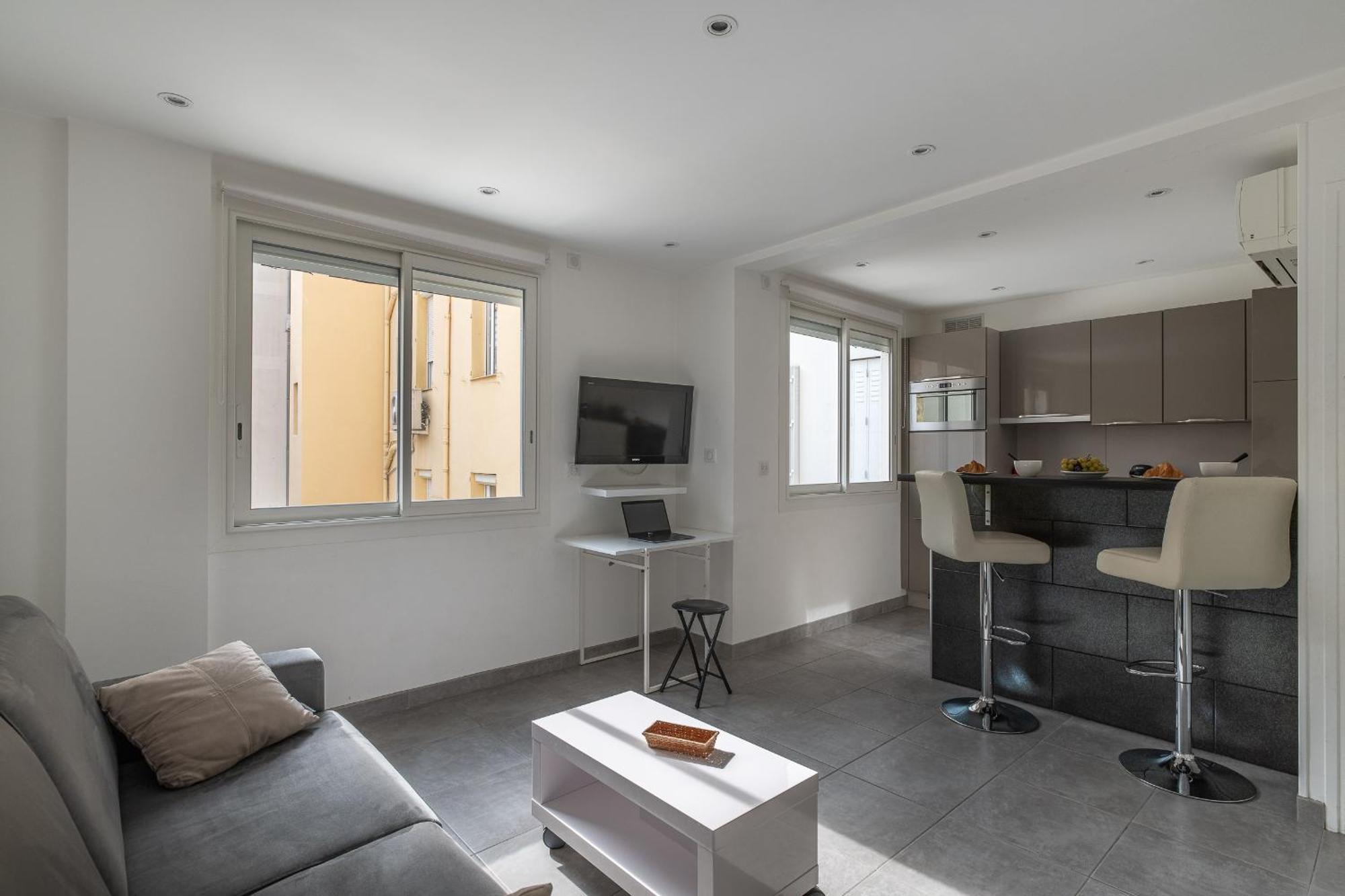 Superbe Studio-centre-ville-plages Et Palais Appartement